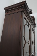 71046: HENREDON Chippendale Style 2 Door Mahogany Curio Cabinet