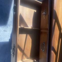 Nice sections PENNSYLVANIA HOUSE Cherry China Cabinet Breakfront, bubble glass