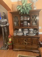 Antique & Solid Wood French Style HUTCH/CHINA CABINET with Upper Glass Doors