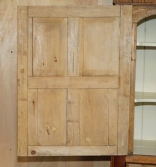 PERFECTLY FORMED ANTIQUE GEORGIAN CIRCA 1780 PANELLED PINE HOUSEKEEPERS CUPBOARD