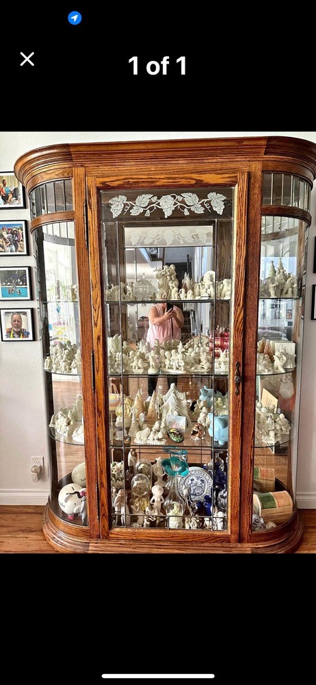 VINTAGE OAK CHINA CURIO CABINET W CUT & ETCHED GLASS