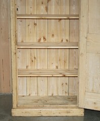 PERFECTLY FORMED ANTIQUE VICTORIAN 1880 PANELLED PINE HOUSEKEEPERS CUPBOARD