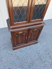 67900 Ethan Allen Traditional Mahogany Curio Cabinet with Glass Doors
