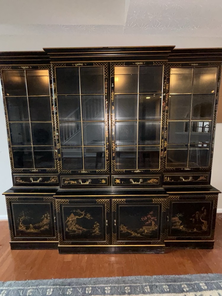 1980s Vintage Union National Chinoiserie China Cabinet