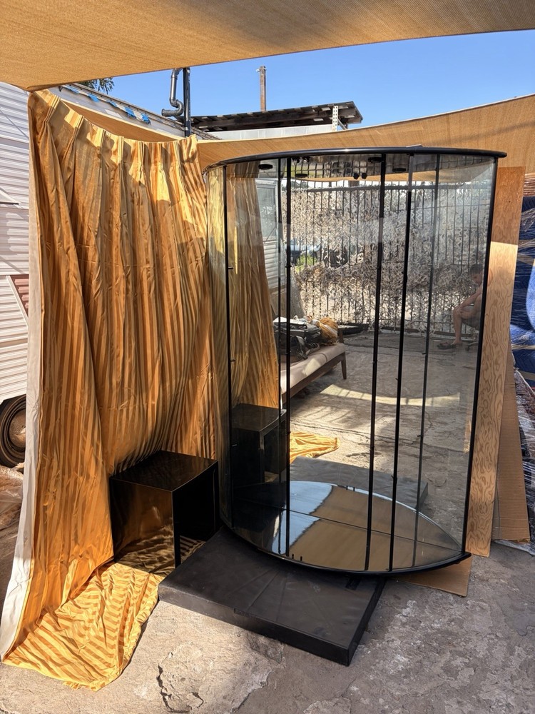 Professional Glass Corner Display Antique Very High Quality And Conditions