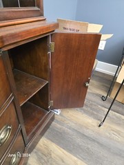 ANTIQUE 1950s DREXEL TRAVIS COURT COLLECTION BOW FRONT MAHOGANY CHINA CABINET