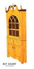FEDERAL STYLE TIGER MAPLE TWO PIECE CORNER CABINET WITH ARCHED DOOR & BOLD GRAIN