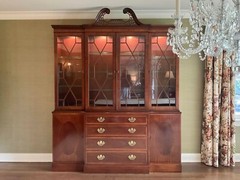 Vintage Baker Furniture Mahogany Georgian Style Lighted Breakfront Cabinet
