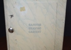 Antique SAFETEE Shaving Cabinet WALL MOUNT w/ Shaving Brush & Razor