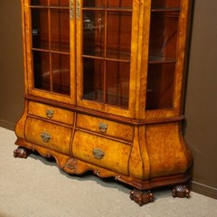 Bombe China display Cabinet traditional mahogany and burl with LED lights