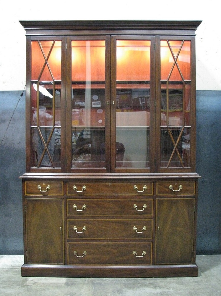 Henkel-Harris Virginia Galleries Solid Mahogany Federal China / Display Cabinet
