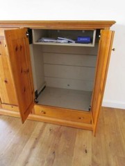 CIRCA 2004 BUCKS COUNTY, PA COUNTRY PINE ENTERTAINMENT CABINET,STEPHEN VON HOHEN