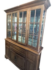 Thomasville Vintage Oak Traditional Style China Cabinet with Hutch – Mirrored Ba