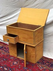 19TH C NEW ENGLAND PINE GRAIN MUSTARD PAINTED COMMODE / LIFT TOP BLANKET BOX