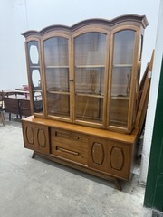 Young Manufacturing Company Mid Century Modern China Cabinet