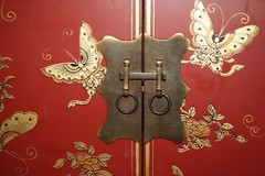 FINE ANTIQUE CHINESE BUTTERFLY HAND PAINTED LACQUERED LARGE SIDE TABLE CUPBOARD
