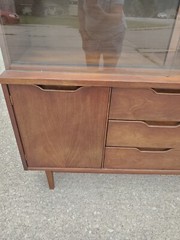 Vintage Mid Century Hutch Stanley Display Cabinet Buffet 54″ X 17.5″x 68.5″
