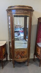 Vintage French Louis XV Vitrine – Inlaid Marquetry & Ormolu Curio Display 68″