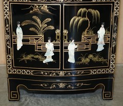 DECORATIVE CHINESE CHINOISERIE GEISHA GIRLS LACQUER SIDE CABINET SOAPSTONE