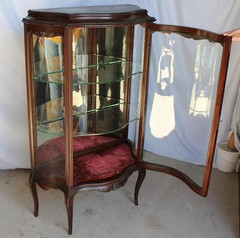 Antique Mahogany Curio Cabinet – Serpentine Glass – Original finish