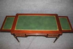 Superb Quality Quarter Sawn Oak Serpentine Glass American Victorian Vitrine