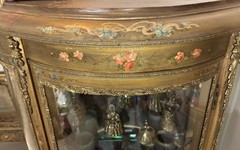 Vintage Louis XV Curio Cabinet – Bowed Glass – Locking Door – Glass Shelves