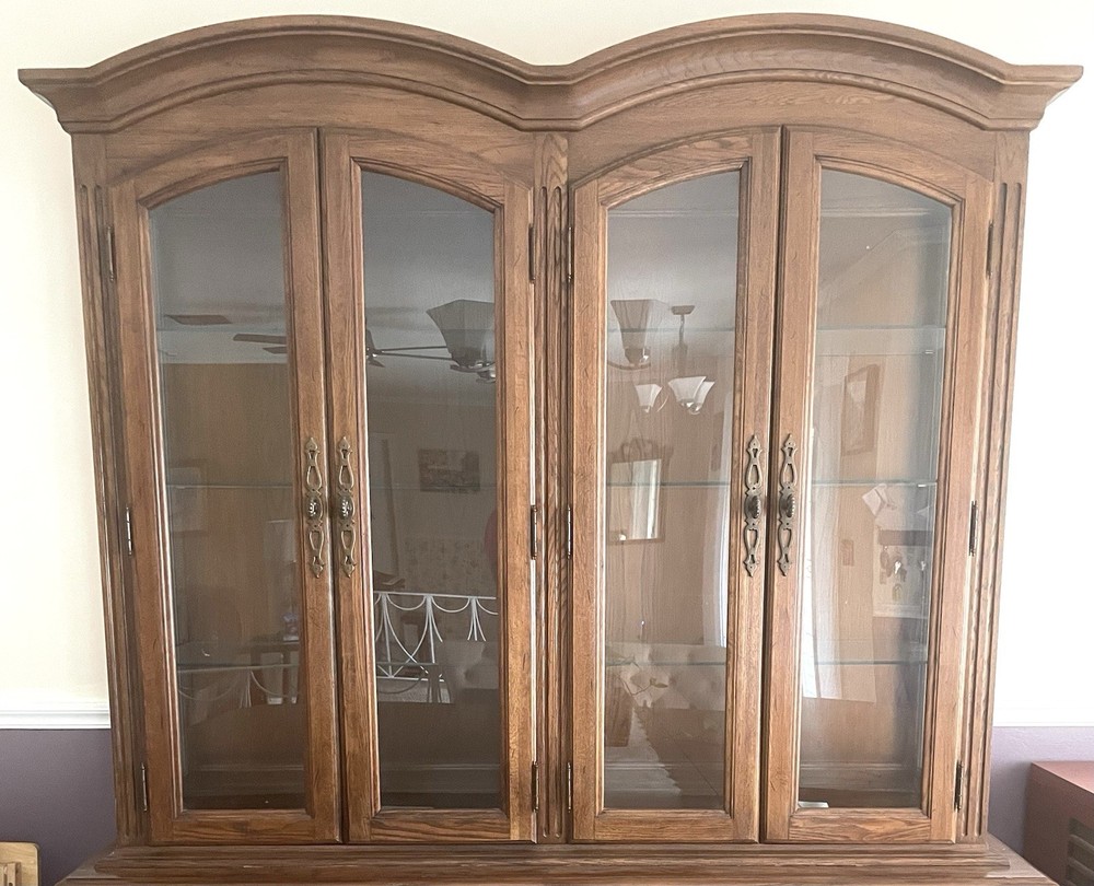 Thomasville Display Cabinet. Vintage Table Top Lighted Unit.