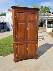 Mahogany Two Part Form Corner Cupboard Crafted By Pug Moore 20th-century