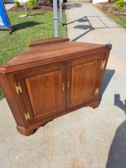 Mahogany Two Part Form Corner Cupboard Crafted By Pug Moore 20th-century