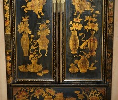 CHINESE EXPORT CHINOISERIE CIRCA 1920 PAINTED LACQUERED WEDDING CABINET WARDROBE