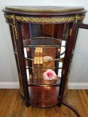 Antique 1900’s Napoleon III Curved Glass Vitrine Curio Cabinet w/ Ormolu Mounts