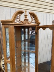 65091 Oak Corner Curio Cabinet with Plate Glass Shelves (BN 05)