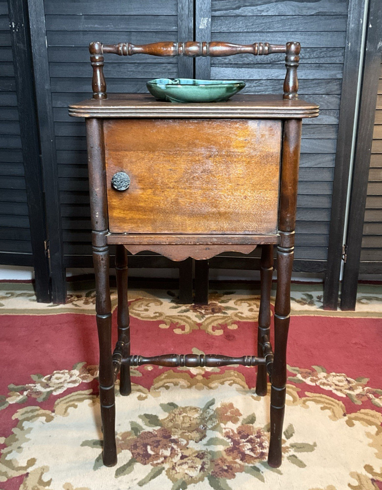 HT Cushman Smokers Humidor Wooden Stand With Ash Tray