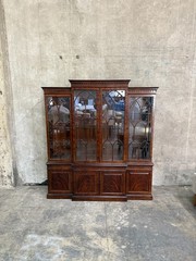 Henredon George III Style Mahogany Breakfront China Cabinet – Glass Doors