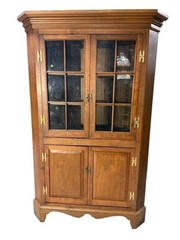 18th-CENTURY WALNUT CORNER CUPBOARD