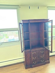 Henredon George III Style Mahogany Breakfront China Cabinet – Glass Doors