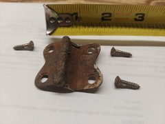 HOOSIER CABINET DOOR HINGE + SCREWS LOT # 17