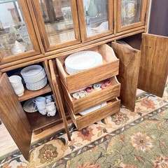 Vintage HENREDON Fine Furniture China Cabinet