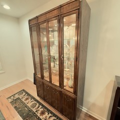 Vintage HENREDON Fine Furniture China Cabinet