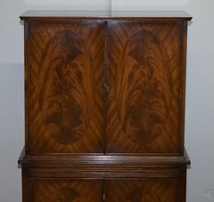 BEAUTIFUL VERY FINE SHERATIN REVIVAL FLAMED MAHOGANY & SATINWOOD DRINKS CABINET