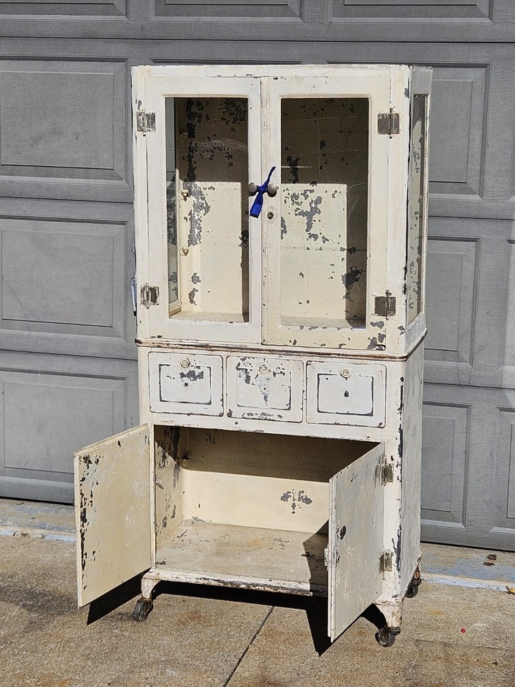ANTIQUE METAL CABINET INDUSTRIAL MEDICAL APOTHECARY GLASS DOORS COLLECTIBLE MEMO