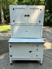 Hoosier Cabinet 1930 “Hoosier Special” model 2842 with original accessories