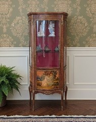 Vintage French Vernis Martin Vitrine – Hand-Painted Serpentine Curio Cabinet
