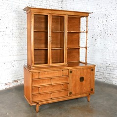 Chinoiserie Hollywood Regency 2 Pc China Hutch Cabinet Tamerlane by Thomasville