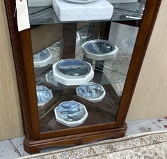 64476 PULASKI Lighted Corner China Cabinet Curio