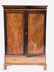 LATE 18TH CENTURY ANTIQUE GEORGE III PERIOD CHIPPENDALE MAHOGANY LINEN PRESS