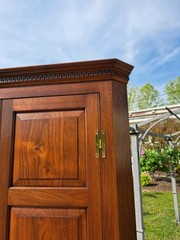 Mahogany Two Part Form Corner Cupboard Crafted By Pug Moore 20th-century