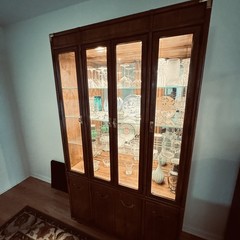 Vintage HENREDON Fine Furniture China Cabinet