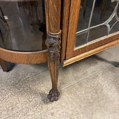 Antique Tiger Oak Bow Side China W/Leaded Glass Door & Carved Lion Heads