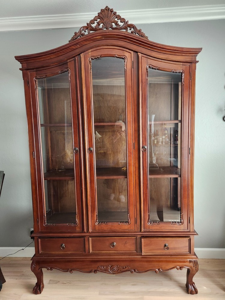 100 vintage cabinet in very good condition. 85 length, 17 depth, 51 width